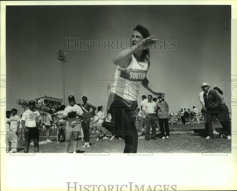 1989 Press Photo Jo Ann Hacker, Southwest High School Discus and Shotput- Historic Images