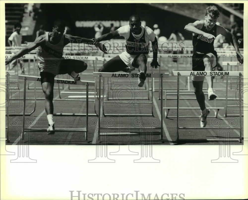 1988 Press Photo A trio of Texas high school track hurdlers - sas08150- Historic Images