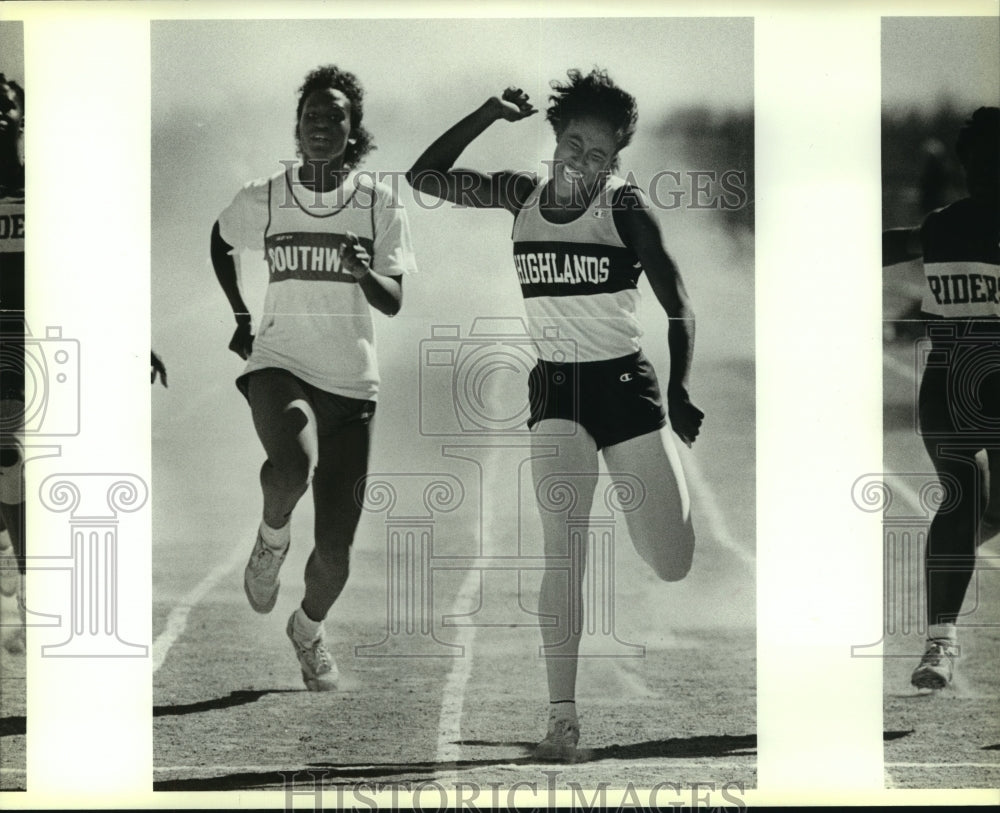 1989 Press Photo Highlands High sprinter Renee Stanfield wins a 100 dash- Historic Images