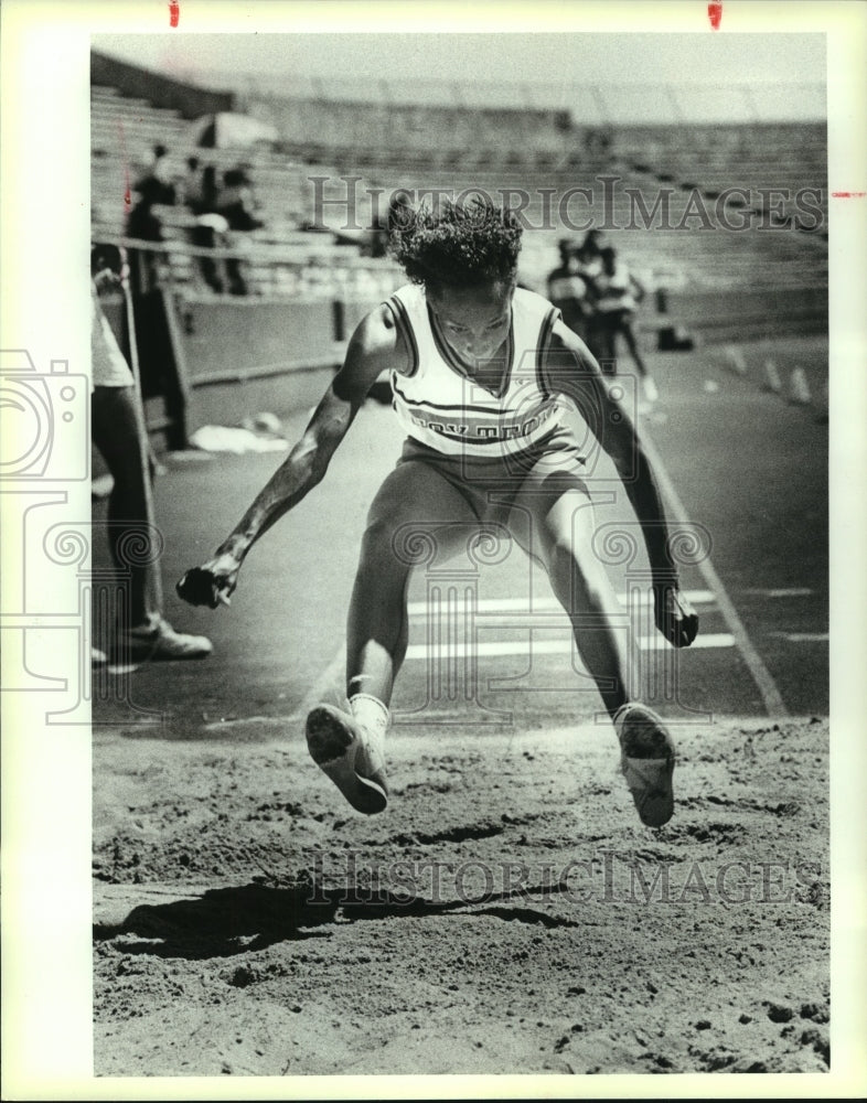 1989 Press Photo Wrelesha Boyd, Fox Tech Track Long Jumper at Alamo Relays- Historic Images