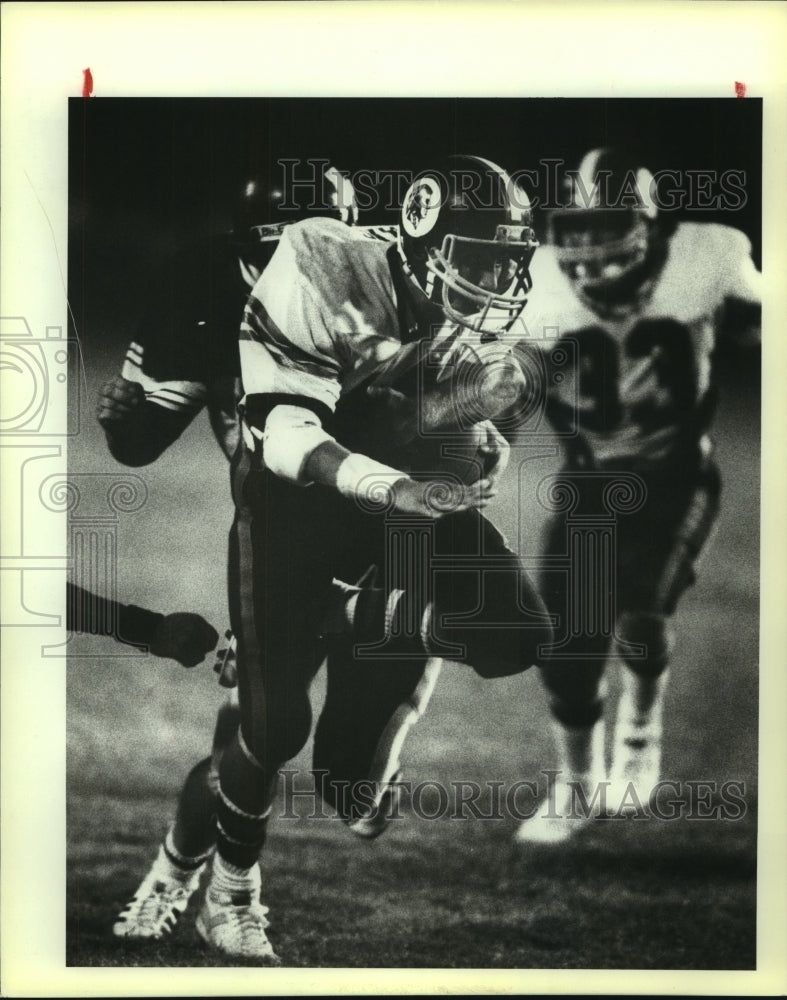 1983 Press Photo Oscar Gutierrez, Harlandale High School Football Player at Game- Historic Images