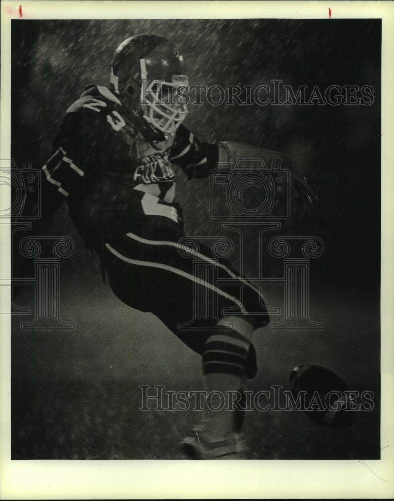 1984 Press Photo Victor Calderon, Fox Tech High School Football Player at Game- Historic Images