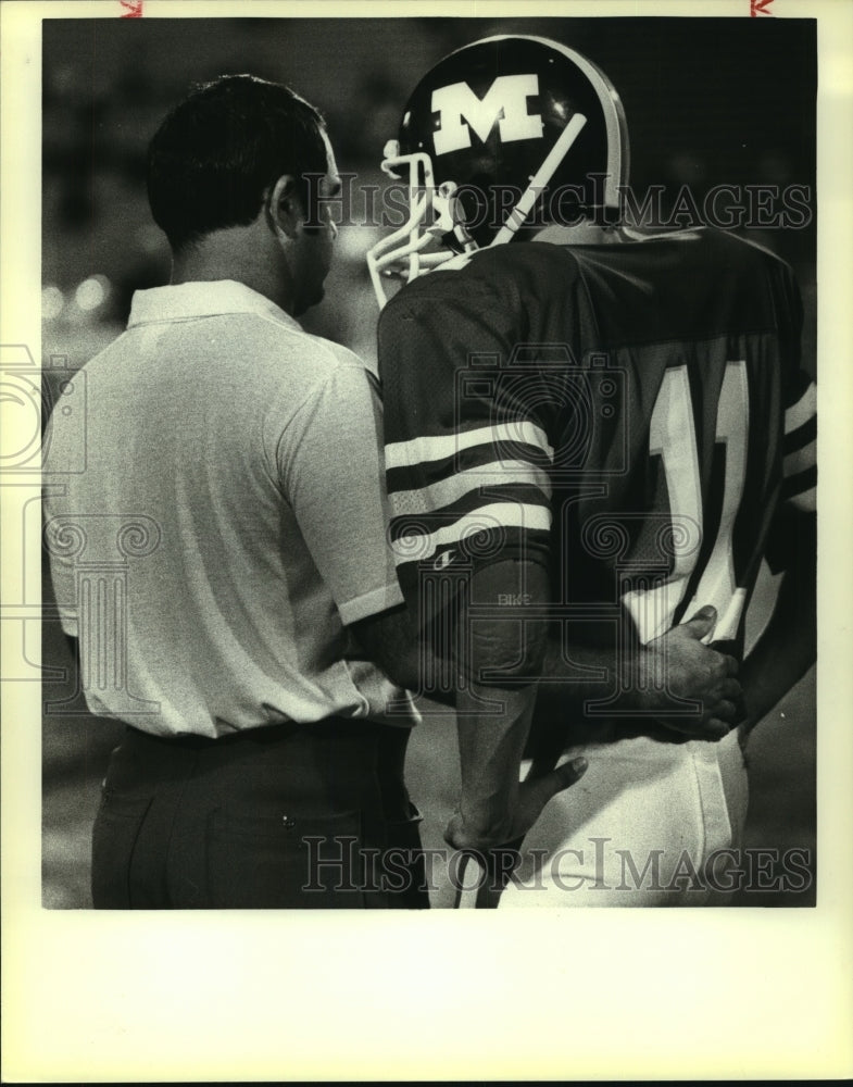1983 Press Photo John Osborne, MacArthur High School Football Coach with Player- Historic Images