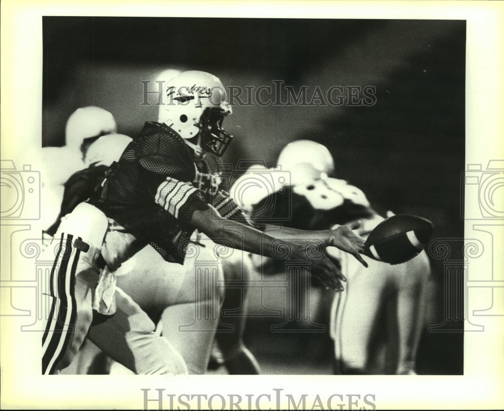 Press Photo Holmes High football quarterback Charlie Rodriguez - sas08334- Historic Images