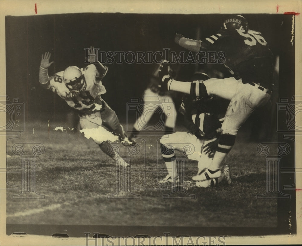 1982 Press Photo David Babinger, High School Football Player at Game- Historic Images