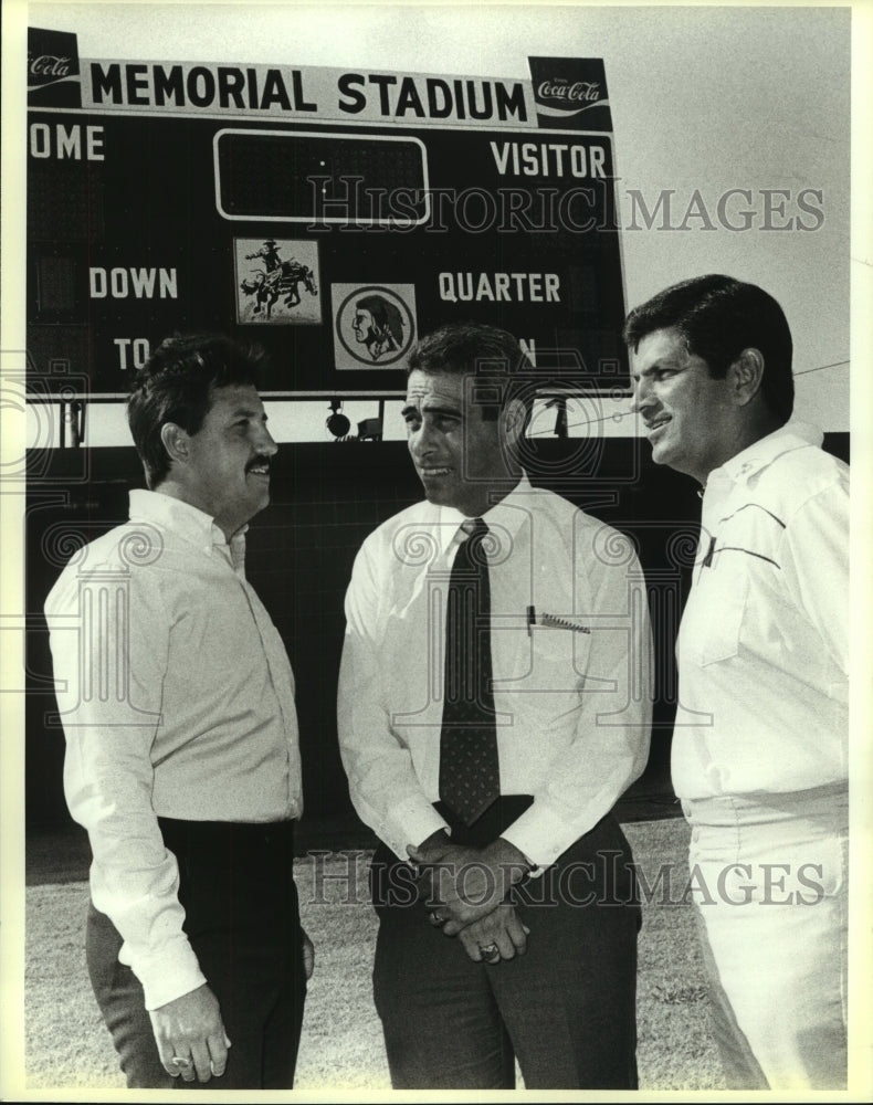 1989 Press Photo Rudy De Los Santos, Baseball Coach at Harlandale Stadium- Historic Images