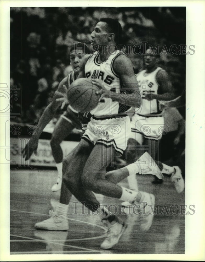 1988 Press Photo Johnny Dawkins, Spurs Basketball Player at Phoenix Game- Historic Images