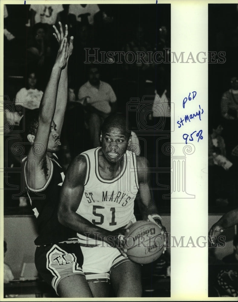 1987 Press Photo St. Mary's basketball player Henry James - sas08553- Historic Images