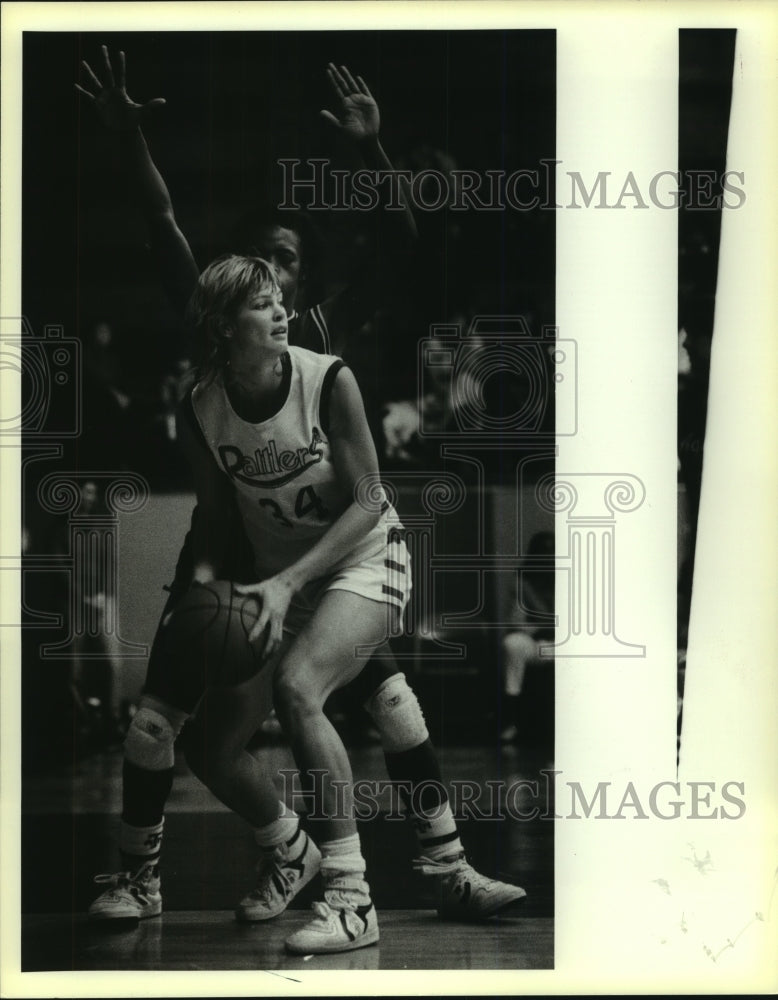 1984 Press Photo Saint Mary&#39;s and Texas A&amp;M College Women&#39;s Basketball Players- Historic Images