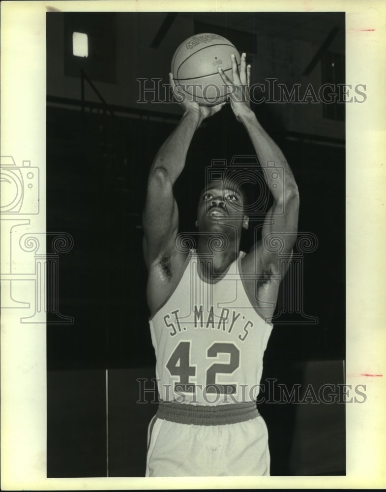 1983 Press Photo Oliver Manuel, Saint Mary&#39;s College Basketball Player- Historic Images