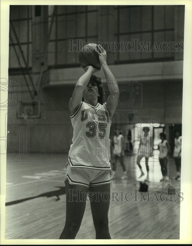 Press Photo Kim Duncan, University of Texas San Antonio Basketball Player- Historic Images