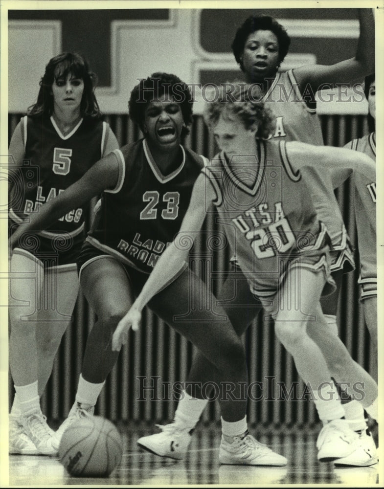 1986 Press Photo Rhonda Hoffman, San Antonio College Basketball Player at Game- Historic Images