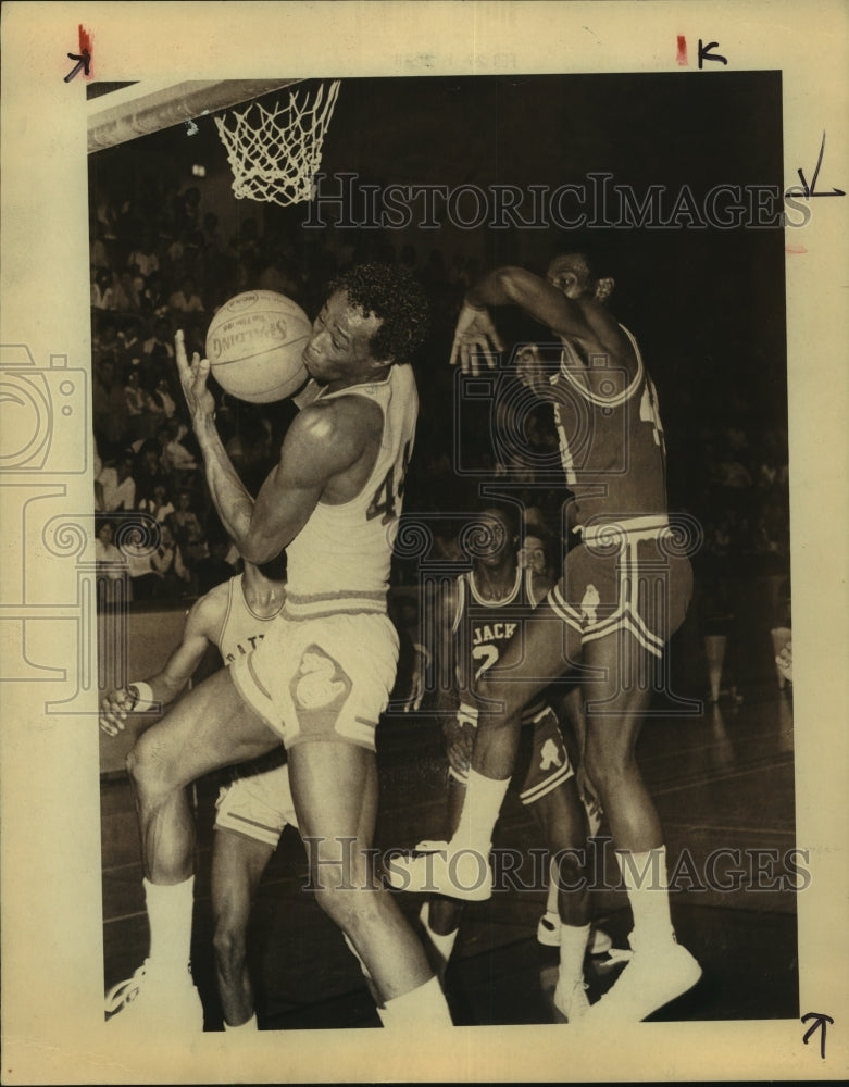 1983 Press Photo Rickey Hooker, Saint Mary&#39;s College Basketball Player at Game- Historic Images