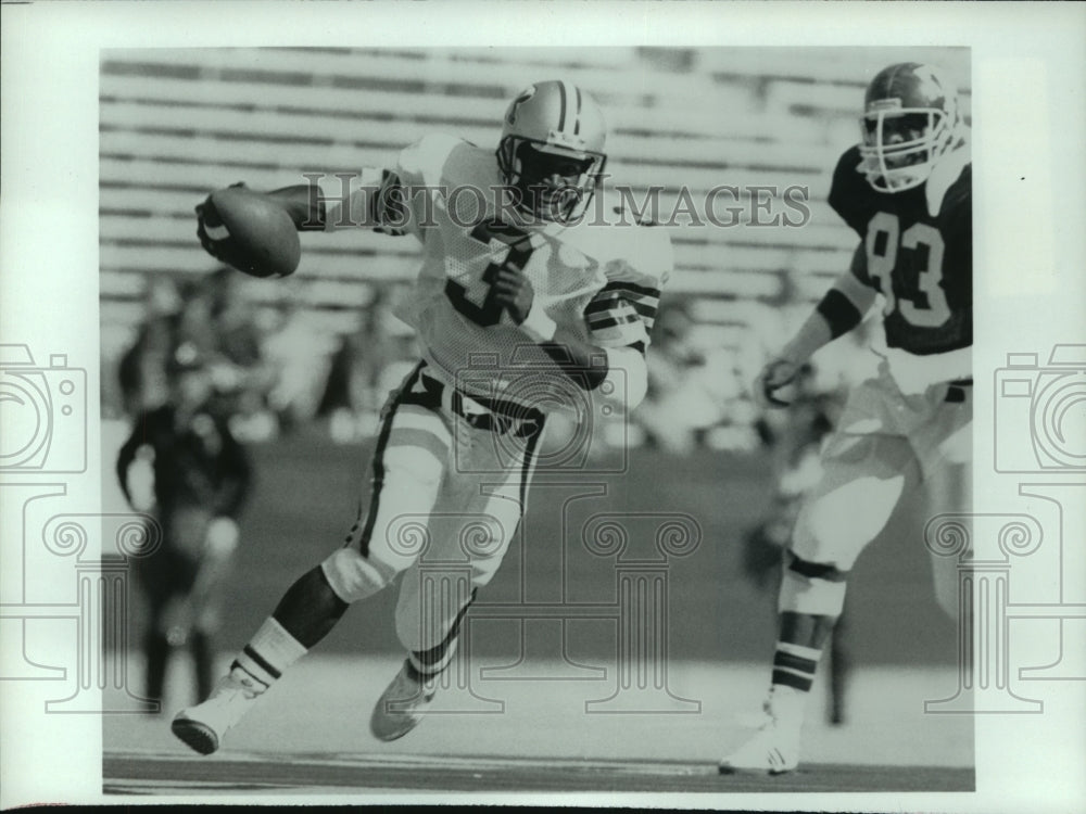 Press Photo Football Players at Game - sas08647- Historic Images