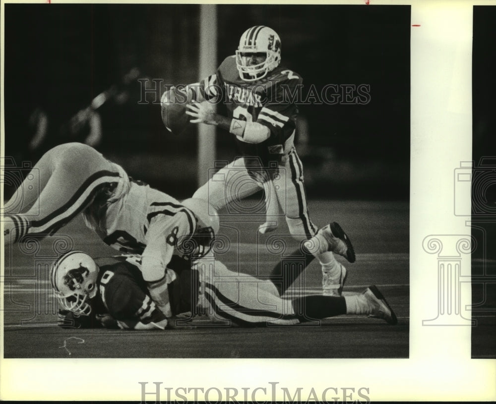 1985 Press Photo Jose Perez, Burbank High School Football Quarterback at Game- Historic Images