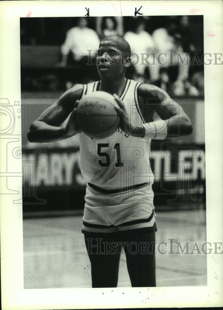 1987 Press Photo Henry James, St. Mary's College Basketball Player - sas08809- Historic Images