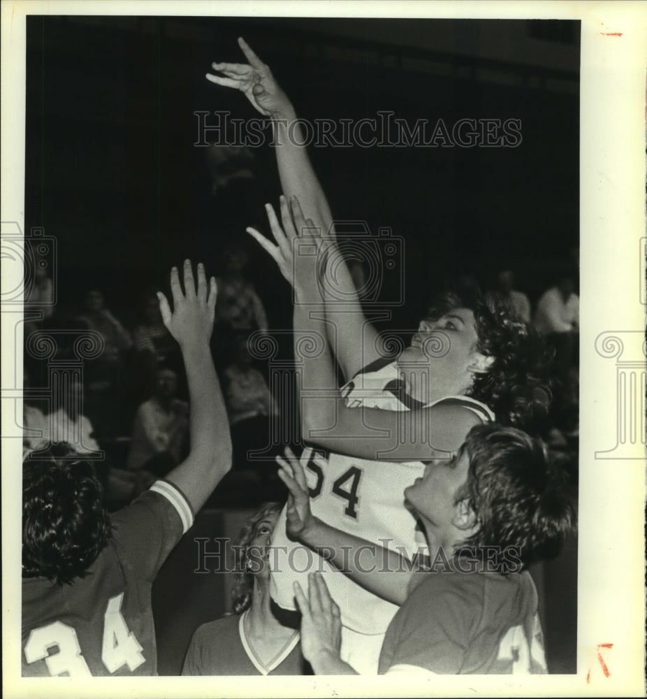 1984 Press Photo Susan Carter, Saint Mary&#39;s College Basketball Player at Game- Historic Images