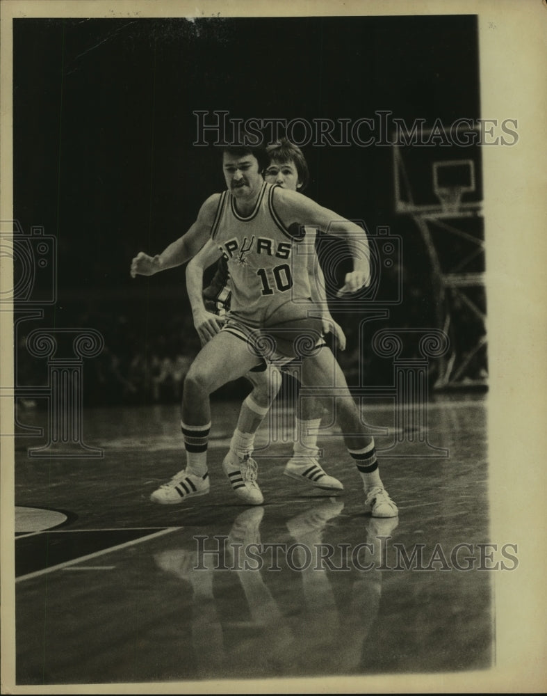 Press Photo Louie Dampier, San Antonio Spurs Basketball Player - sas08866- Historic Images