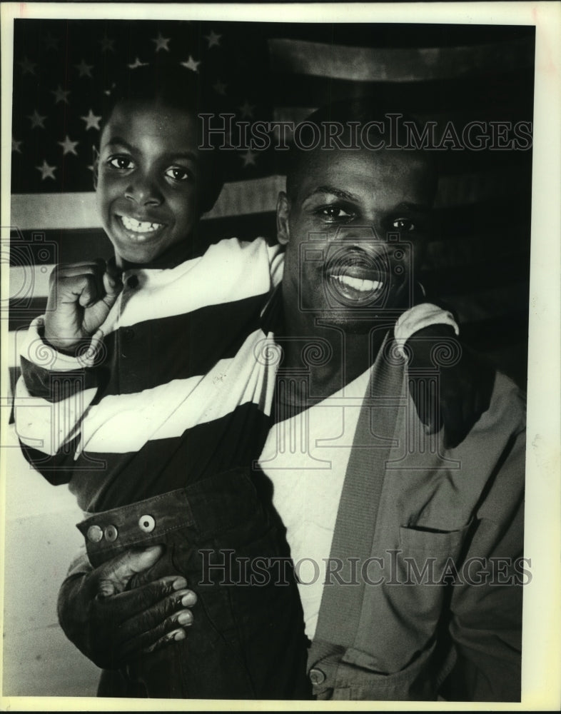 1987 Press Photo Boxer Henry Brent with Son, Pepper - sas08879- Historic Images