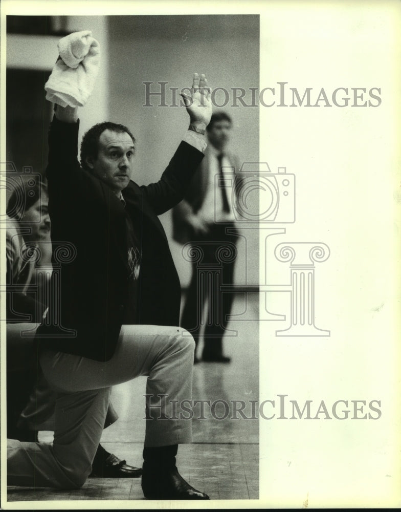 1988 Press Photo Stan Bonewitz, East Central Basketball Coach - sas08958- Historic Images