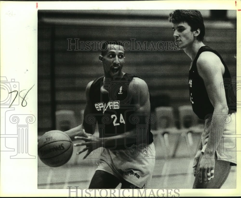 1987 Press Photo Johnny Dawkins San Antonio Spurs Basketball Player and Teammate- Historic Images