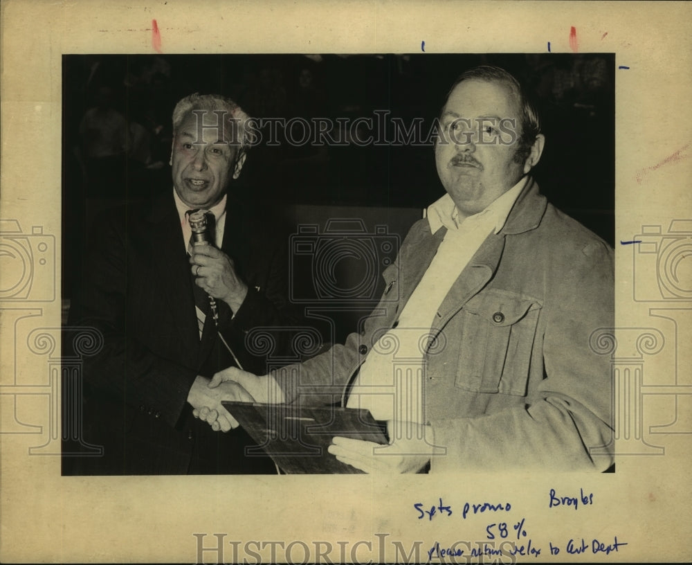 1982 Press Photo Joe Cumpian, President of Saint Mary&#39;s University Booster Club- Historic Images