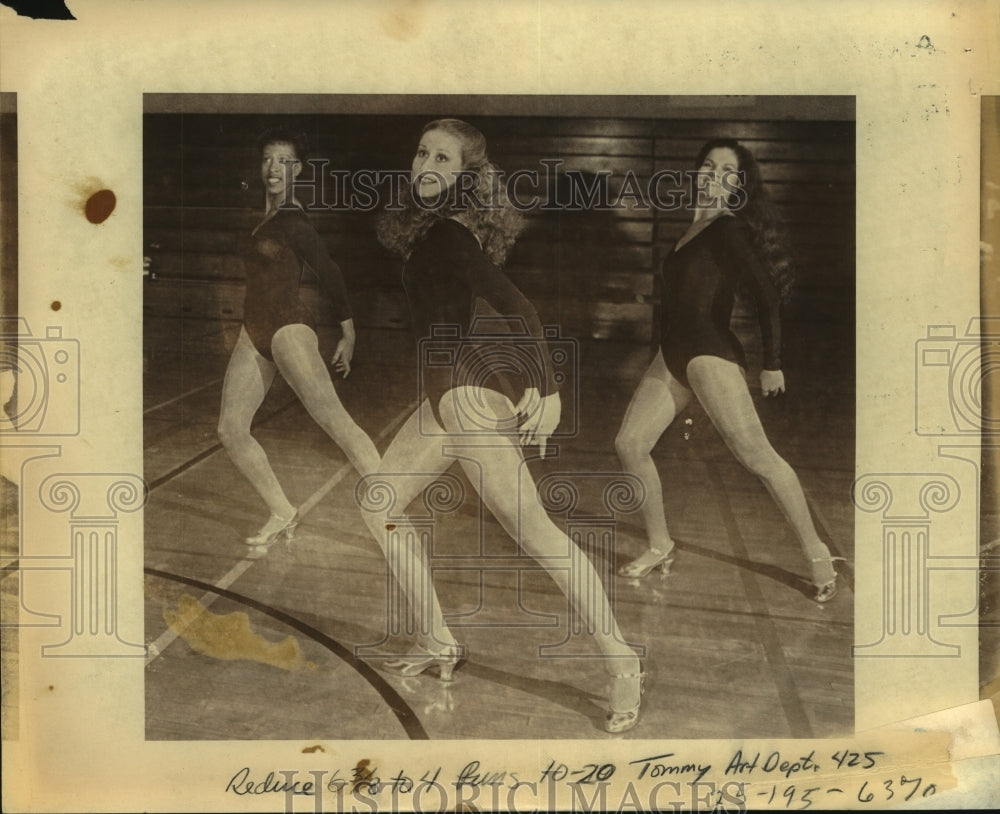 Press Photo Spurs Quicksilver Dance Team Members at Providence High - sas08994- Historic Images