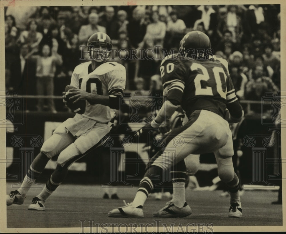 1976 Press Photo Winston Churchill High School Football Player at Game- Historic Images