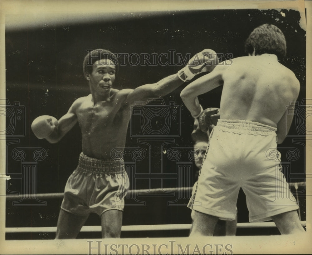 1979 Press Photo Boxer Howard Davis In the Ring at Fight - sas09117- Historic Images