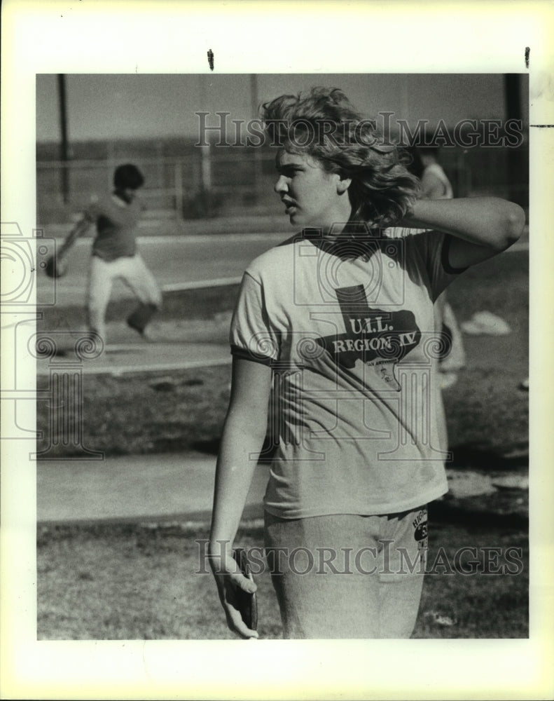 1988 Press Photo Julie Barrow, High School Track Discus Thrower - sas09122- Historic Images
