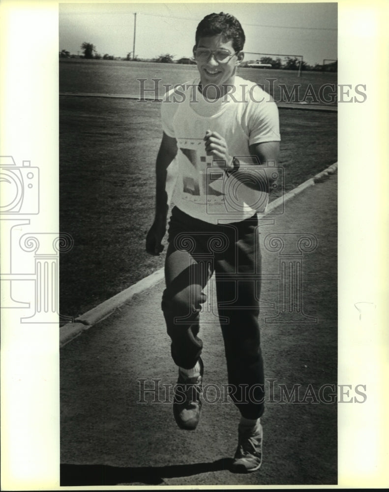 1988 Press Photo Chris Davis, Madison High School Track 400 Meter Runner- Historic Images