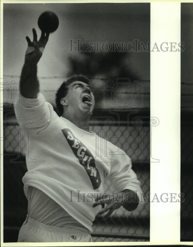 1988 Press Photo Rodney Smith, Seguin High School Track Shot Put Thrower- Historic Images