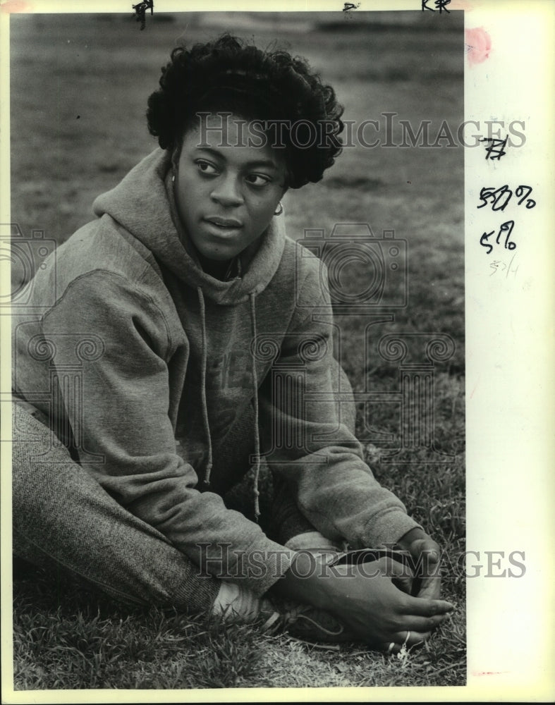 1988 Press Photo Davina Ezebb, Roosevelt High School Track Team Member- Historic Images