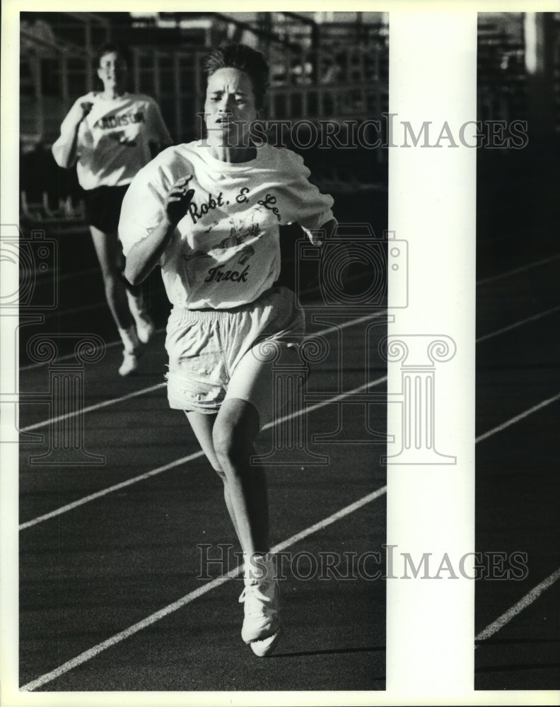 1991 Press Photo Wendy Redus, Lee High School Track Runner - sas09167- Historic Images