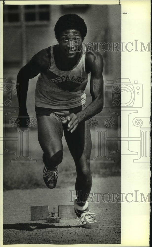 1986 Press Photo Oscar Smith, Fox Tech High School Track Team Member - sas09180- Historic Images