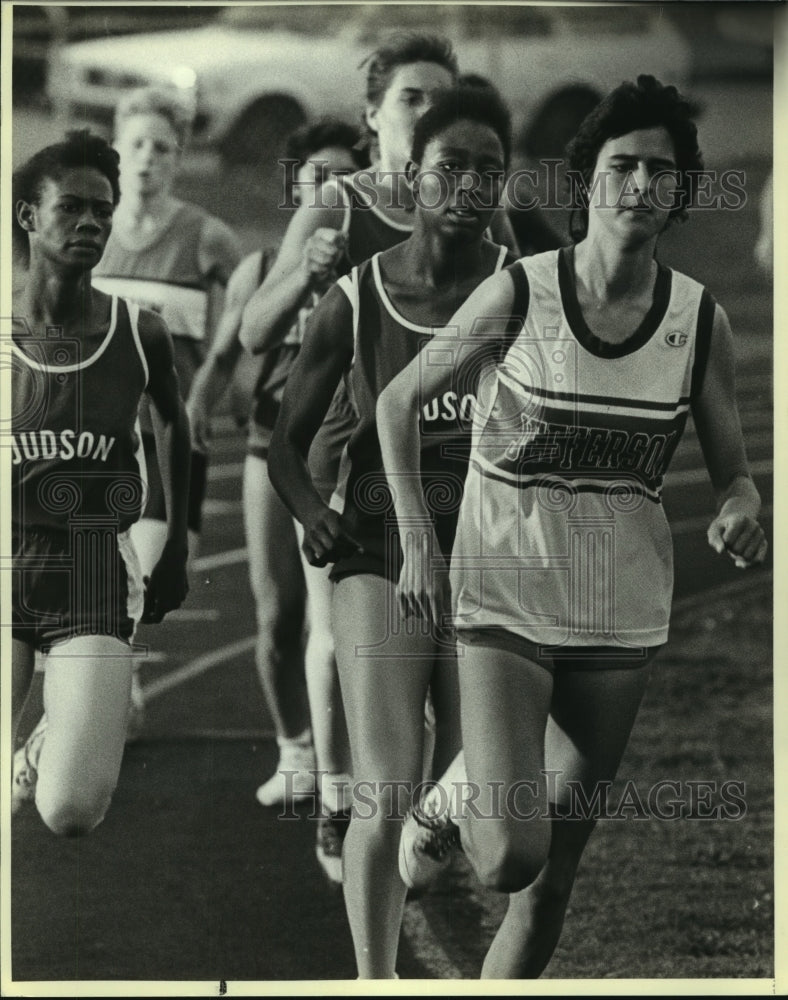 1986 Press Photo Cheryl Pell, Jefferson High School Track Runner at Race- Historic Images