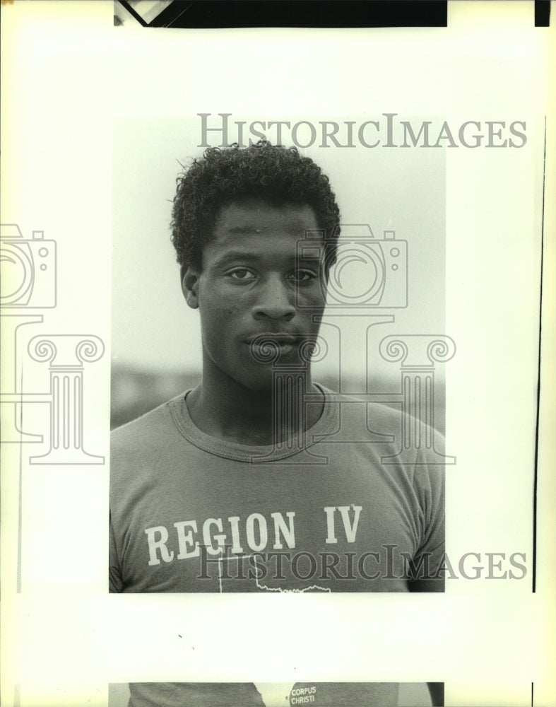 1986 Press Photo Eric Goode, South San Antonio West Campus High School Track- Historic Images