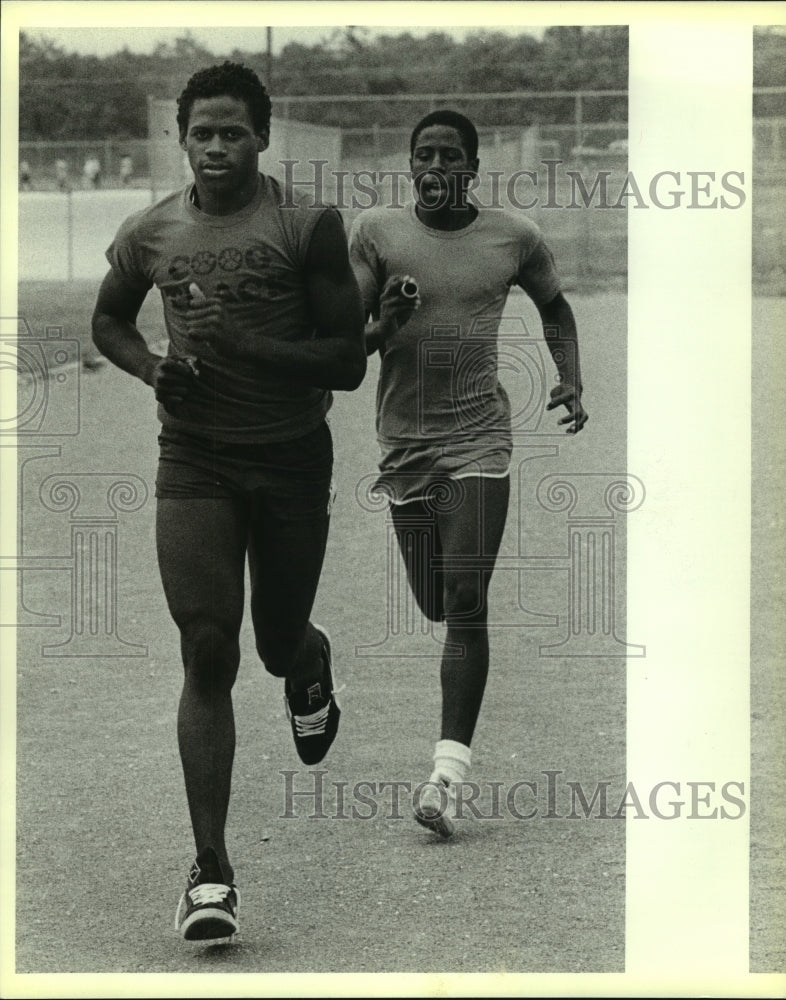 1986 Press Photo Tony Greene, South San Antonio West Campus High School Track- Historic Images