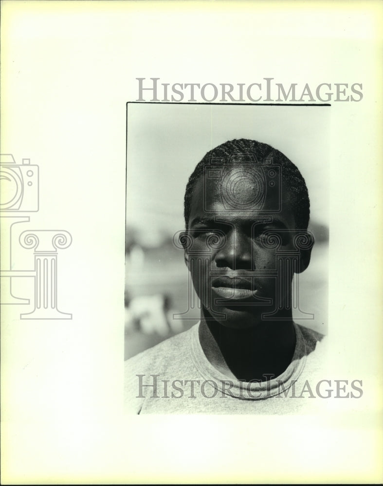 1985 Press Photo Chris McNeil, Sam Houston High School Track Runner - sas09208- Historic Images