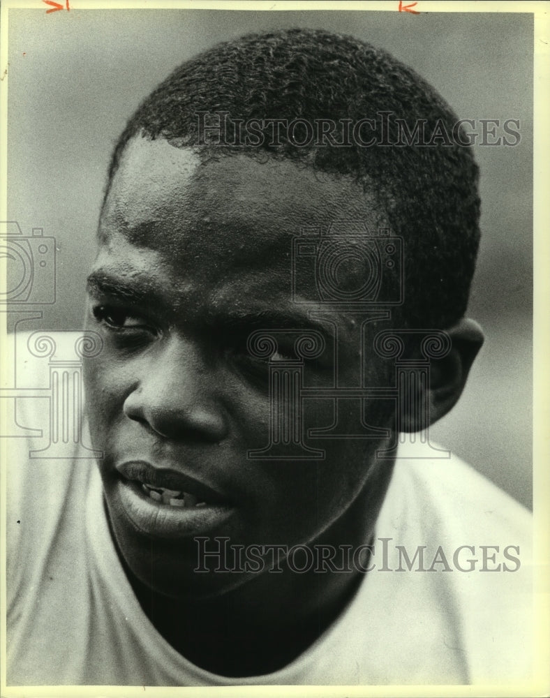 1986 Press Photo Chris McNeil, Sam Houston High School Track Runner - sas09210- Historic Images