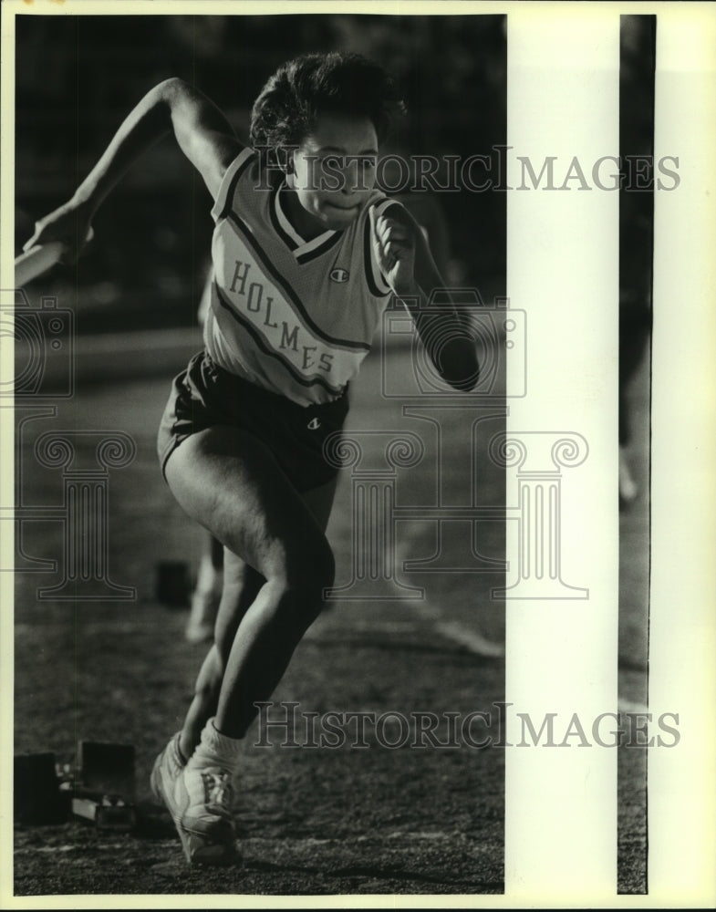 1986 Press Photo Robyn Bryant, Holmes High School Track Relay Runner at Clemens- Historic Images