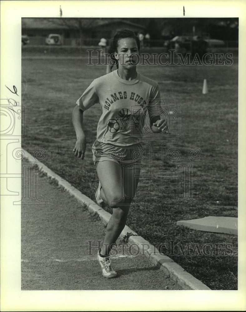 1987 Press Photo Kellie Bryant, Homes High School Track Runner - sas09213- Historic Images
