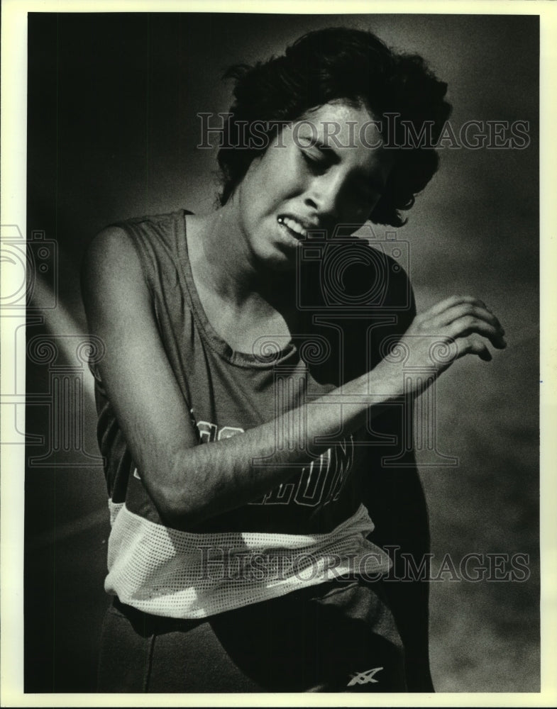 1987 Press Photo Leticia Rodriguez, McCollum Track Runner - sas09221