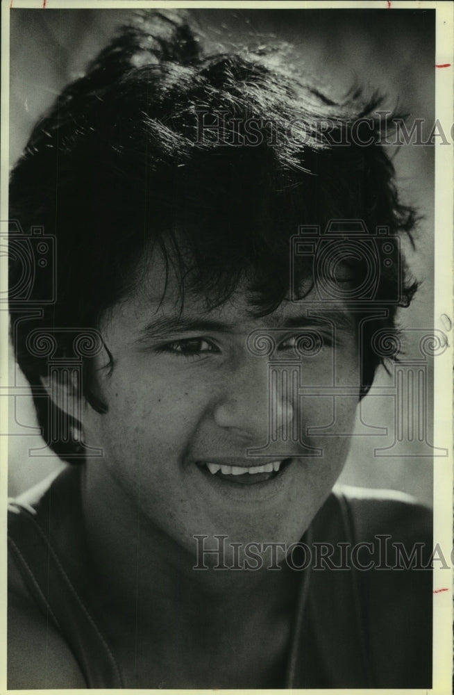 1986 Press Photo Burbank High track athlete Augie Flores - sas09249- Historic Images