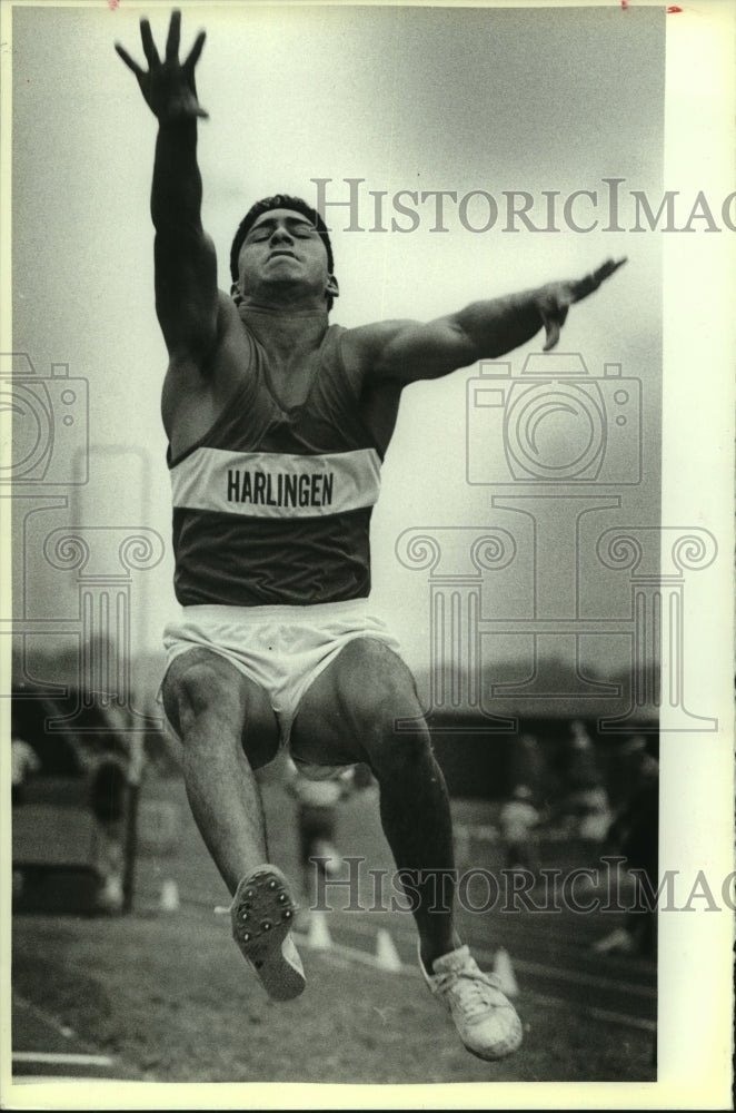 1987 Press Photo Harlingen High long jumper Harvey Noyola - sas09252- Historic Images