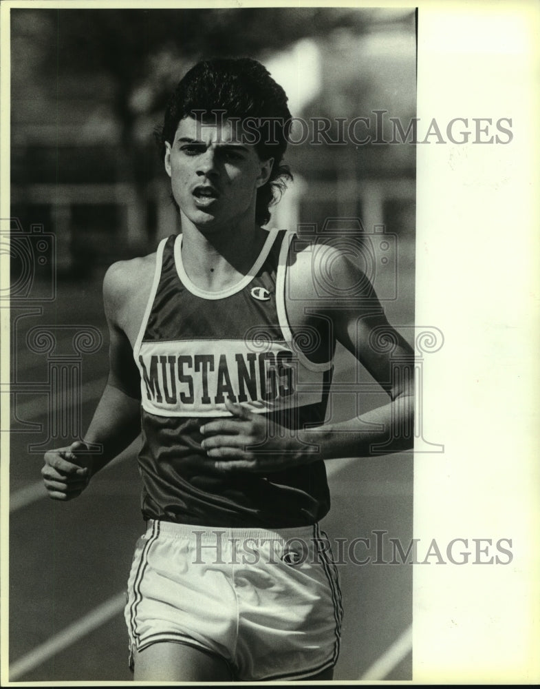 1987 Press Photo Frank Allenger, Jay High School Track Runner at Meet- Historic Images