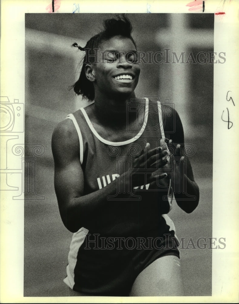 1986 Press Photo Janis Gibson, Judson High School Track Runner - sas09259- Historic Images