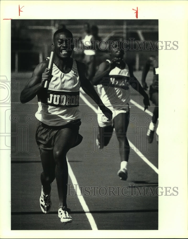 1993 Press Photo Dorian Williams, Judson High School Track Relay Runner at Race- Historic Images