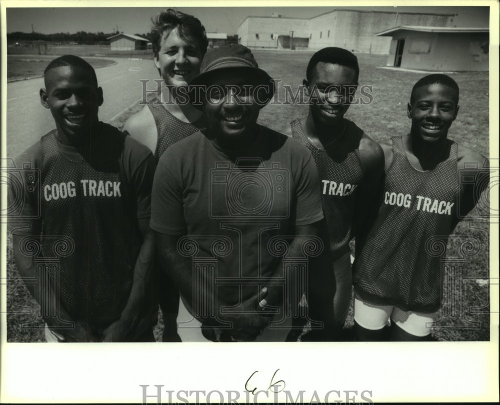 1988 Press Photo South San Antonio West Campus Track Team Members and Coach- Historic Images