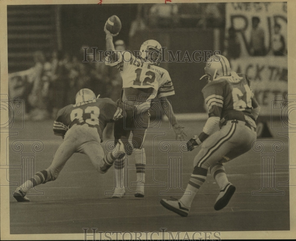 1982 Press Photo A Judson High football opponent throws an interception- Historic Images